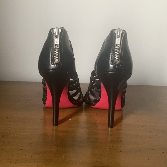 New never worn. Paris Hilton sandal - Picture 3 of 4